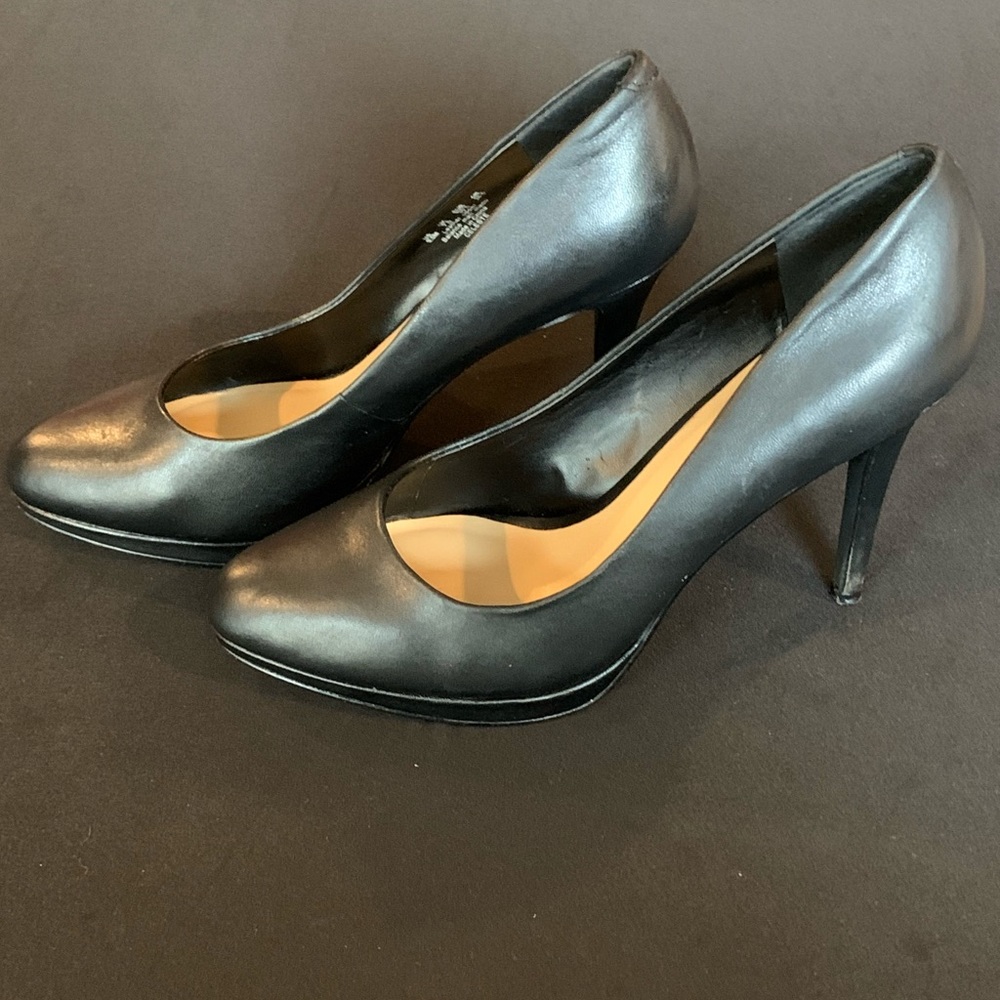Bleecker & Bond Celeste Black Leather Upper Pump